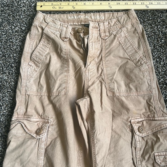 American Eagle Outfitters Tan Cargo Pants. Relaxed Fit - Picture 4 of 9